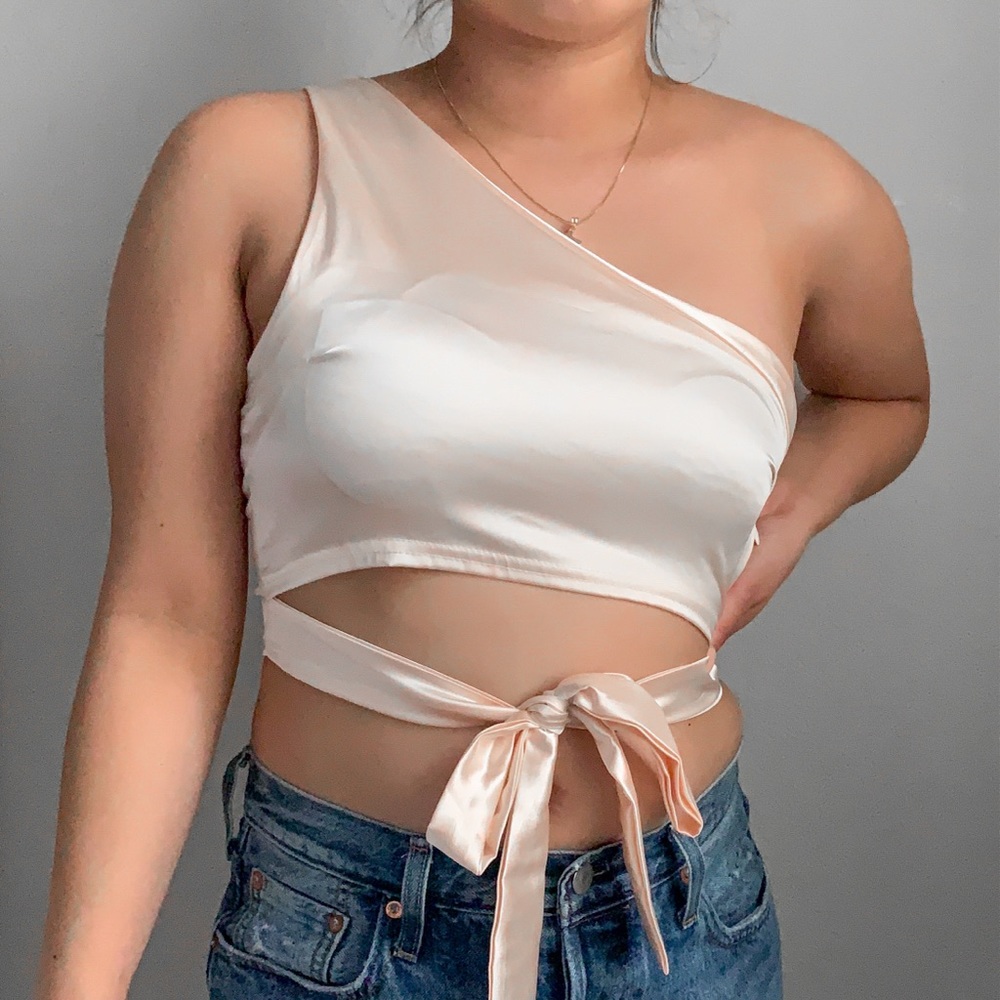 MISSYEMPIRE WRAP TOP